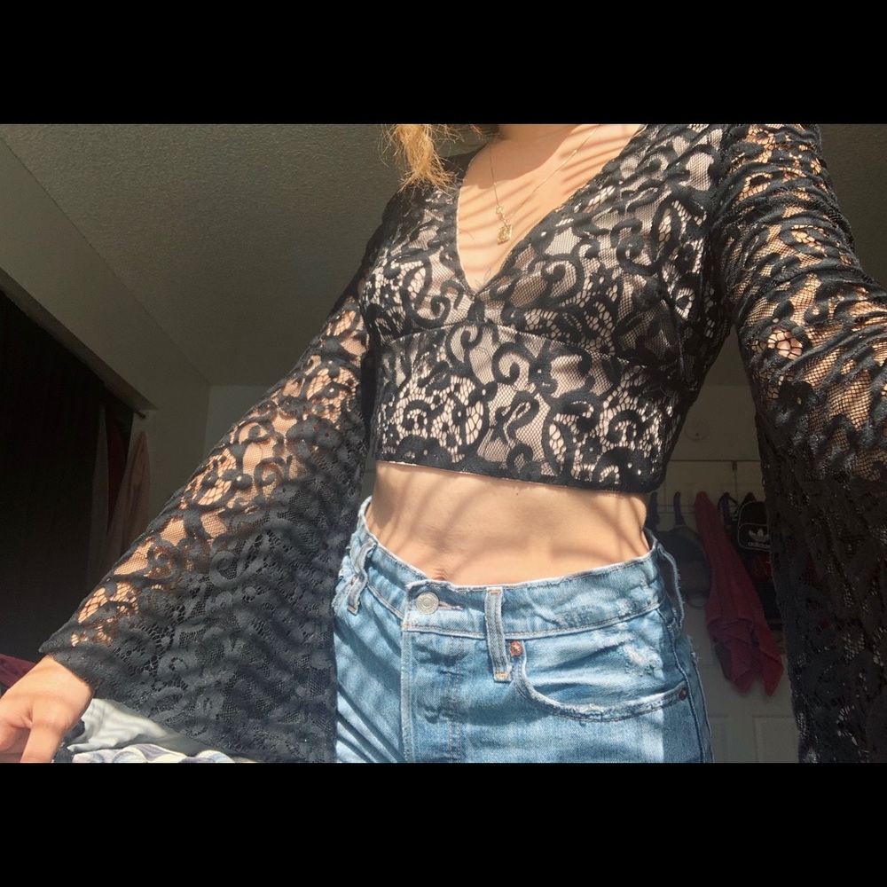 Cropped long sleeve laced top
